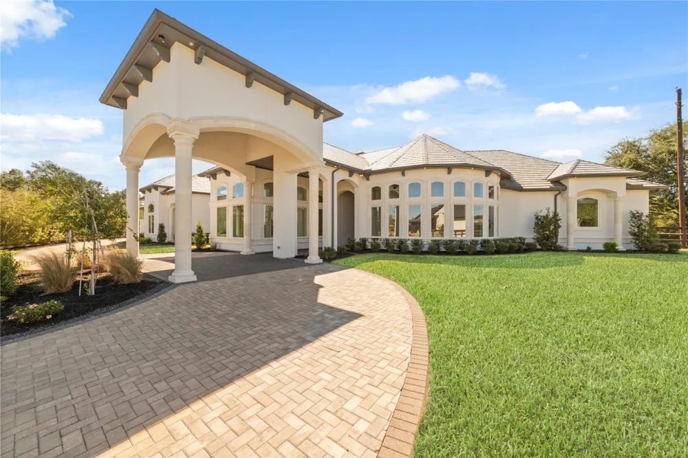 2 Little Sorrell Court Tomball, TX 77377
