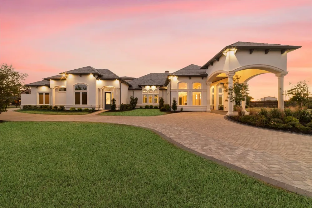 2 Little Sorrell Court Tomball, TX 77377