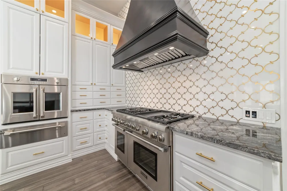 2 Little Sorrell Court Tomball, TX 77377