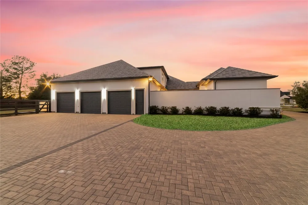 2 Little Sorrell Court Tomball, TX 77377