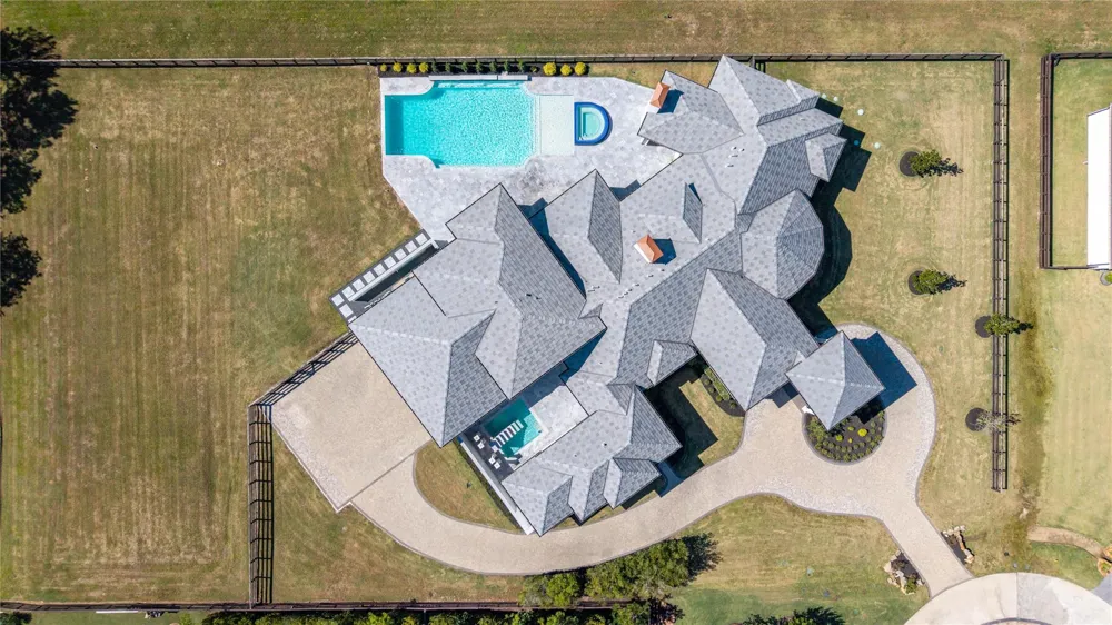 2 Little Sorrell Court Tomball, TX 77377