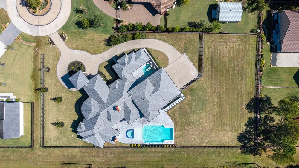 2 Little Sorrell Court Tomball, TX 77377