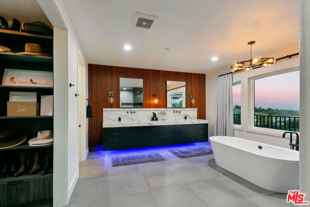 18548 Clydesdale Road Granada Hills, CA 91344