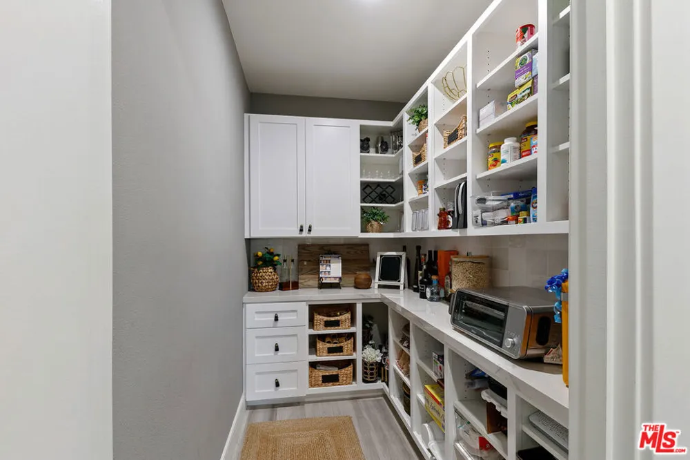 18548 Clydesdale Road Granada Hills, CA 91344