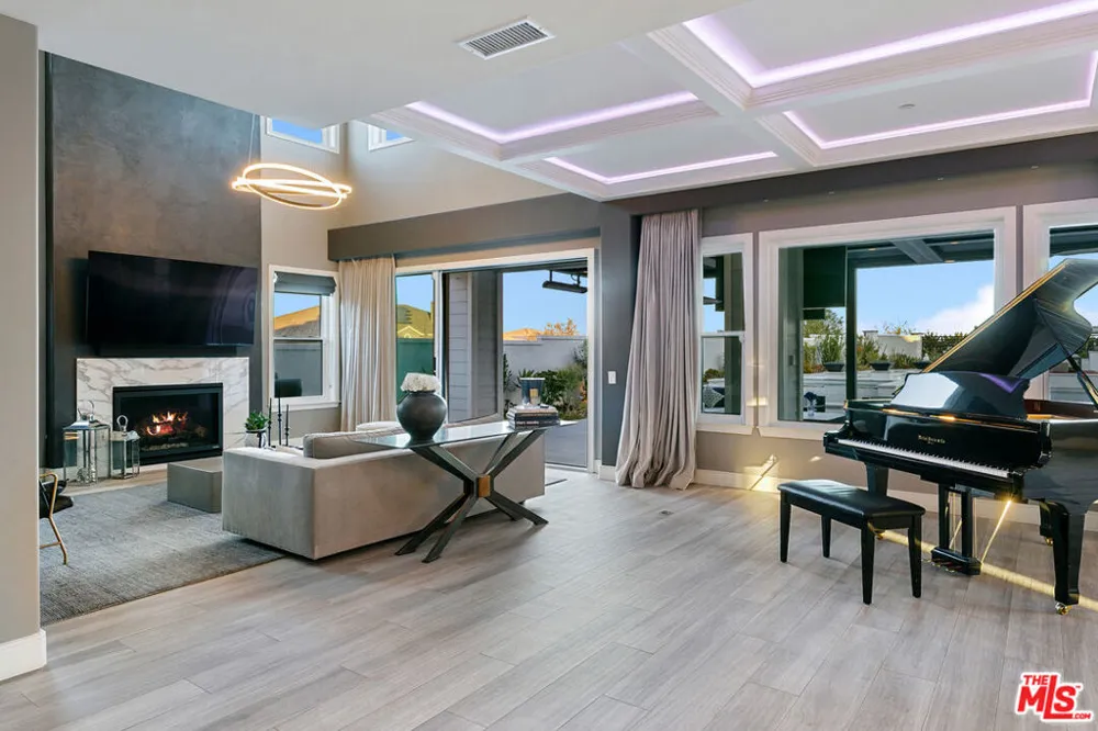 18548 Clydesdale Road Granada Hills, CA 91344