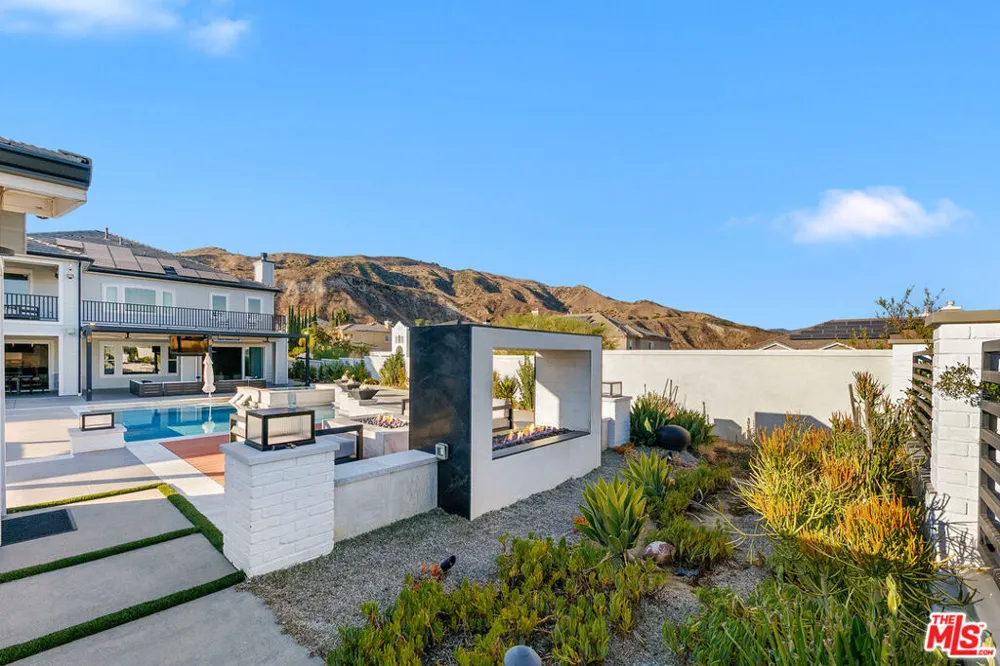 18548 Clydesdale Road Granada Hills, CA 91344