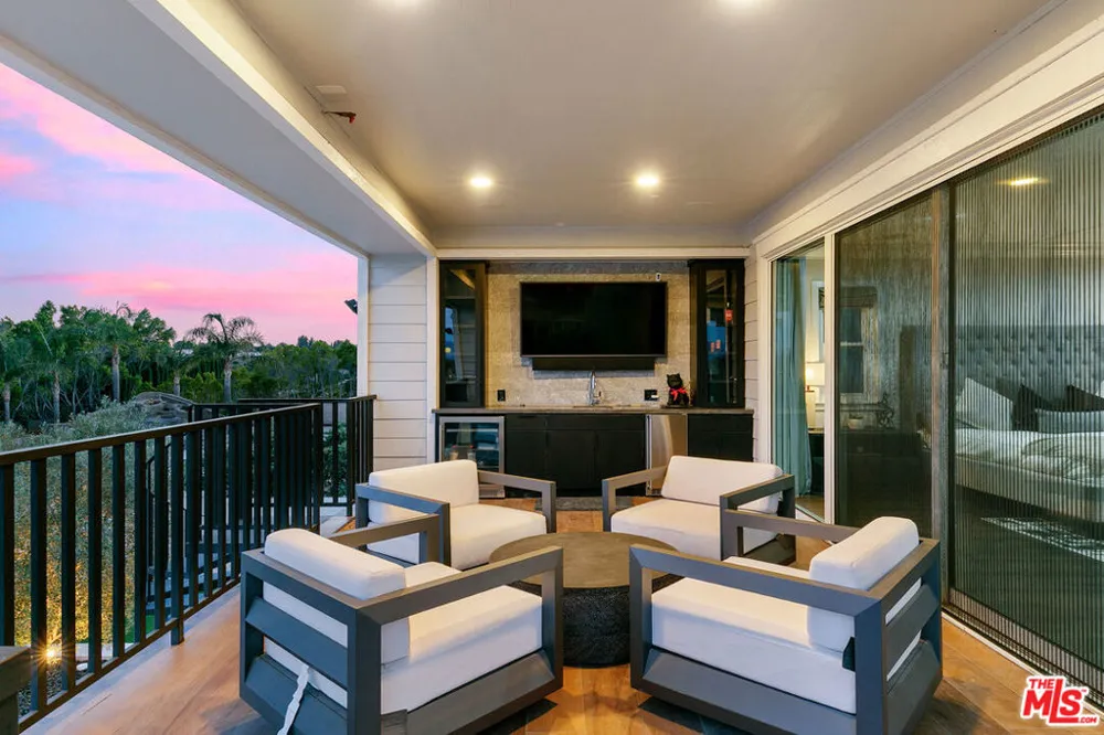 18548 Clydesdale Road Granada Hills, CA 91344
