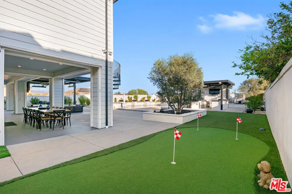 18548 Clydesdale Road Granada Hills, CA 91344