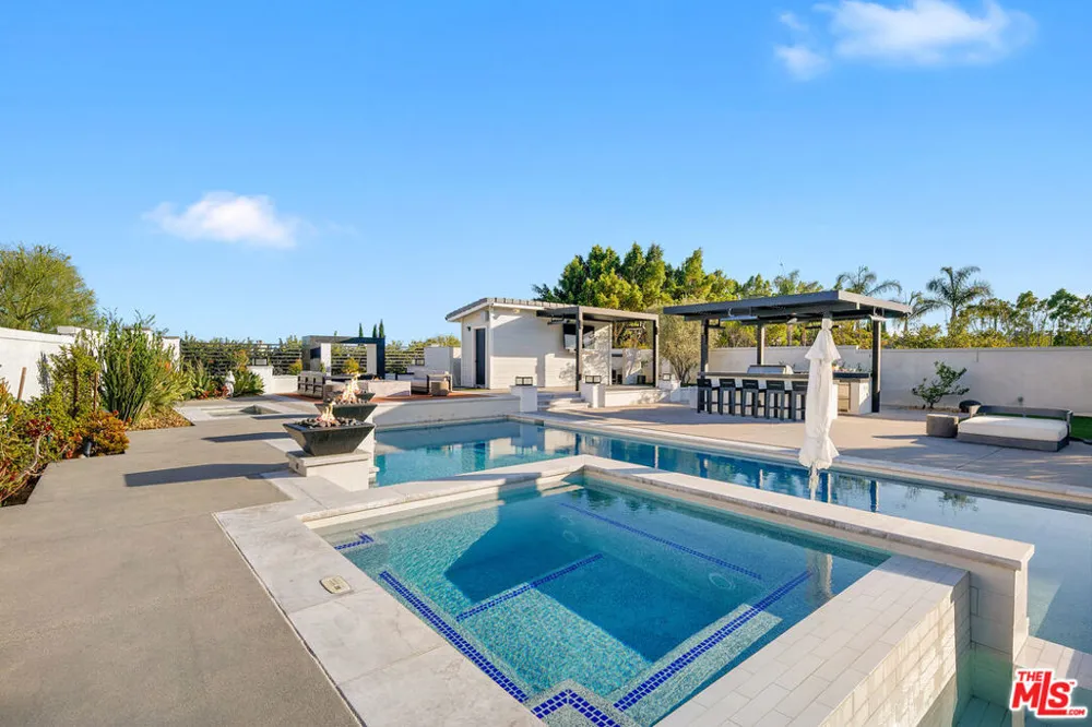 18548 Clydesdale Road Granada Hills, CA 91344