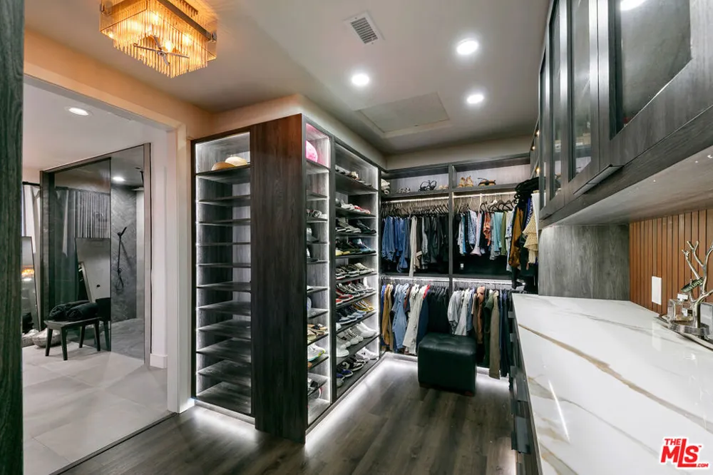 18548 Clydesdale Road Granada Hills, CA 91344
