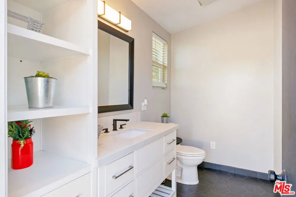 18548 Clydesdale Road Granada Hills, CA 91344