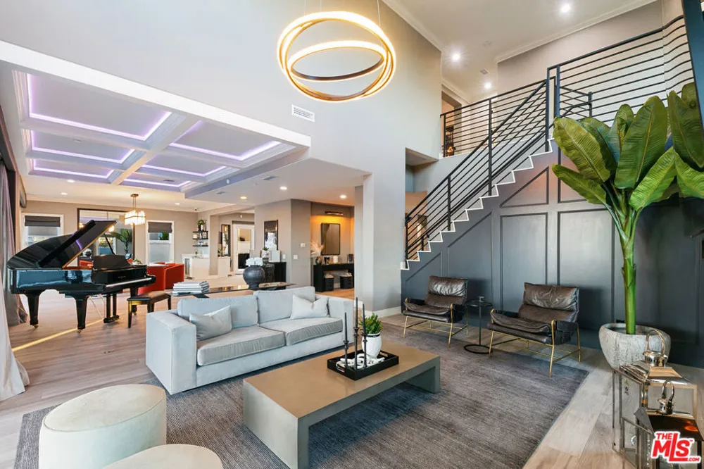 18548 Clydesdale Road Granada Hills, CA 91344