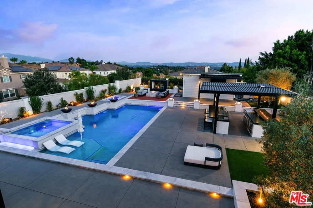 18548 Clydesdale Road Granada Hills, CA 91344