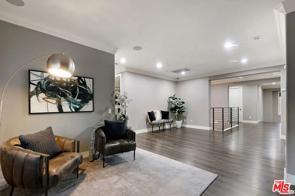 18548 Clydesdale Road Granada Hills, CA 91344