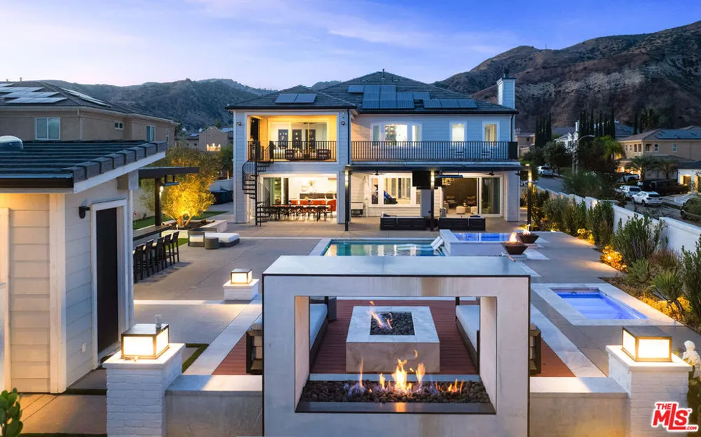 18548 Clydesdale Road Granada Hills, CA 91344