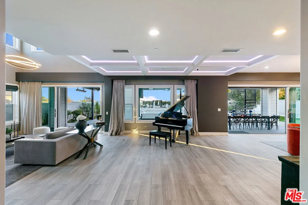 18548 Clydesdale Road Granada Hills, CA 91344