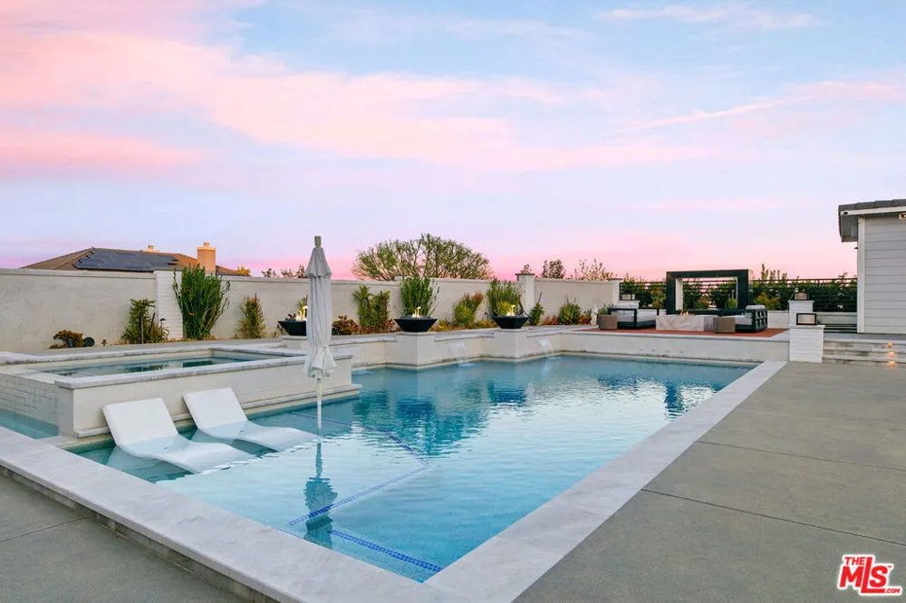 18548 Clydesdale Road Granada Hills, CA 91344