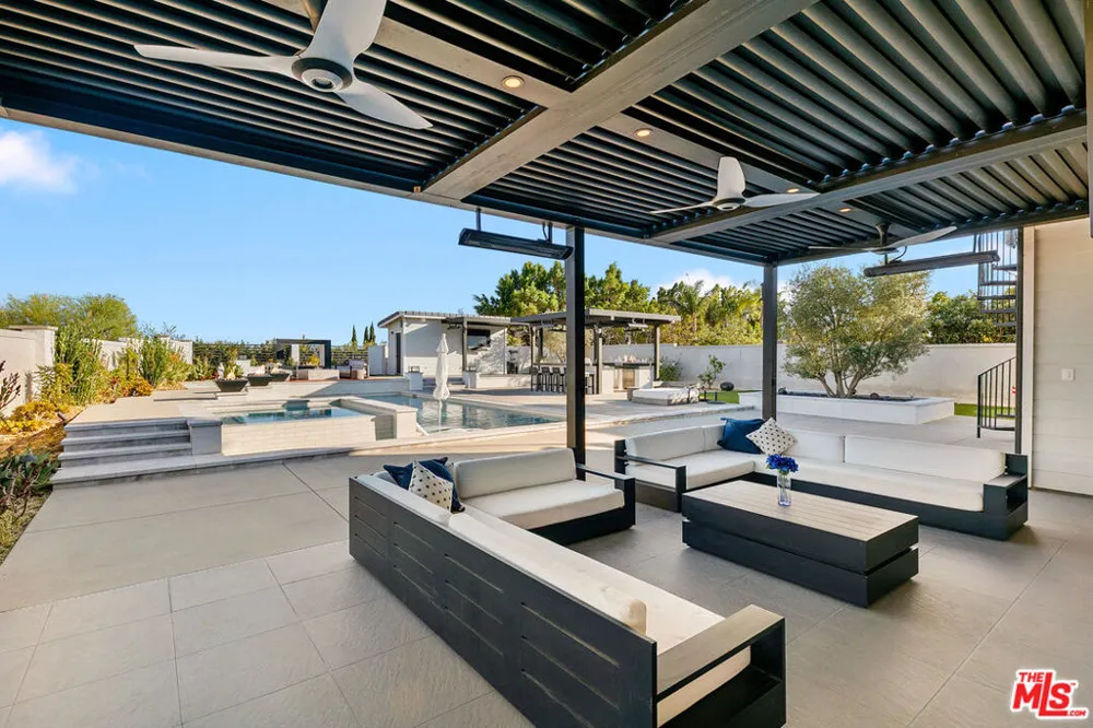 18548 Clydesdale Road Granada Hills, CA 91344