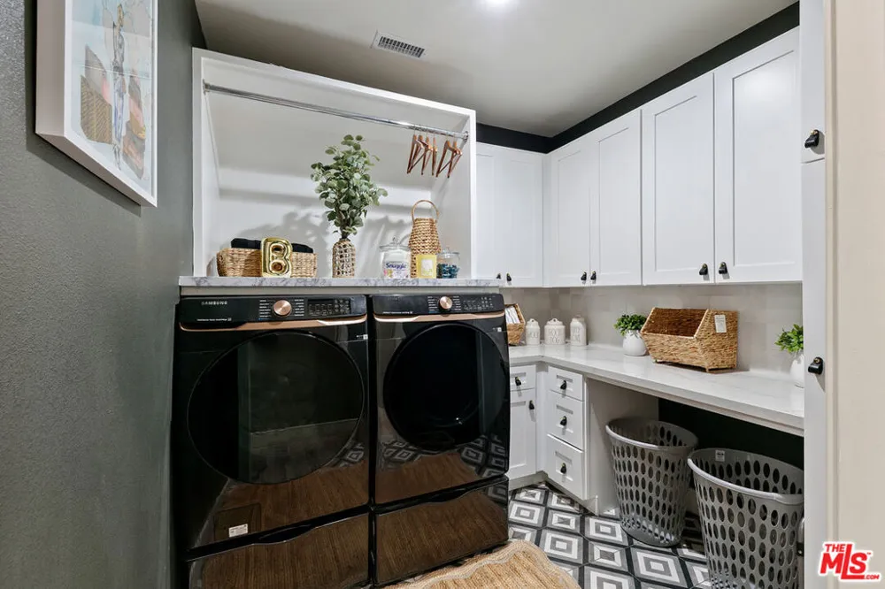 18548 Clydesdale Road Granada Hills, CA 91344