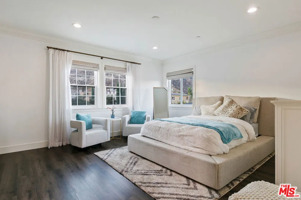 18548 Clydesdale Road Granada Hills, CA 91344