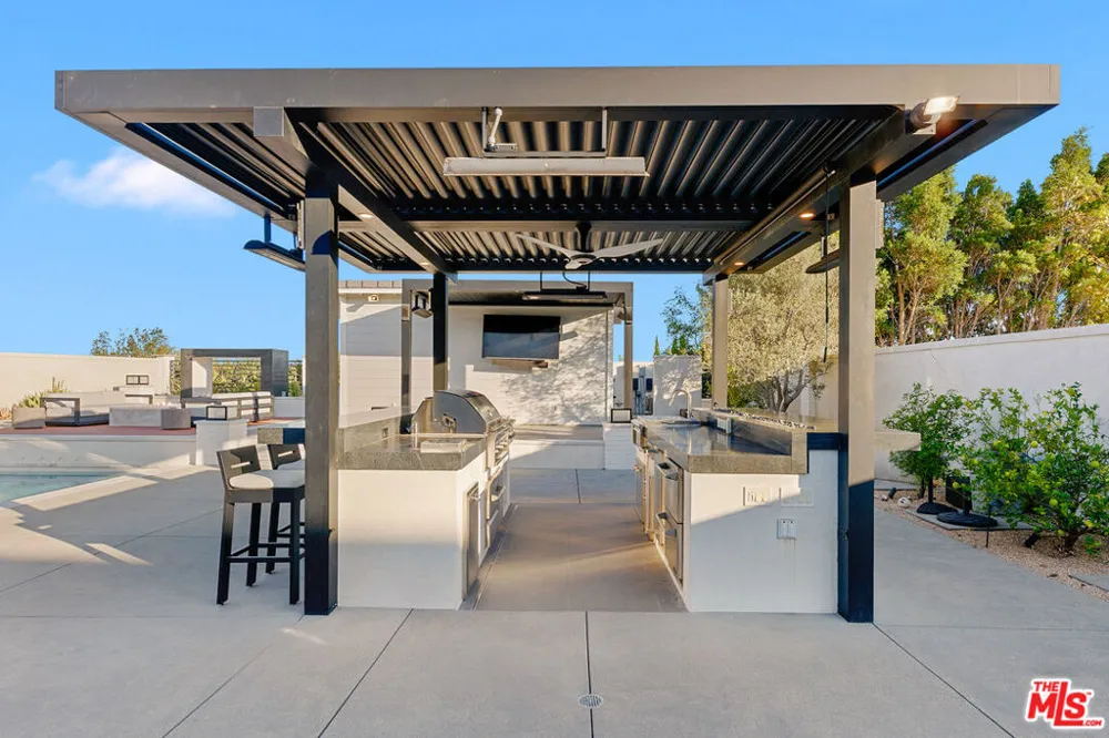 18548 Clydesdale Road Granada Hills, CA 91344