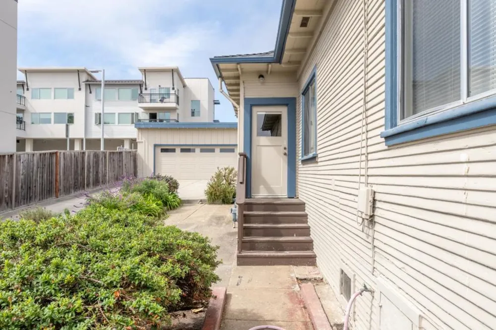 271 Foam Street Monterey, CA 93940
