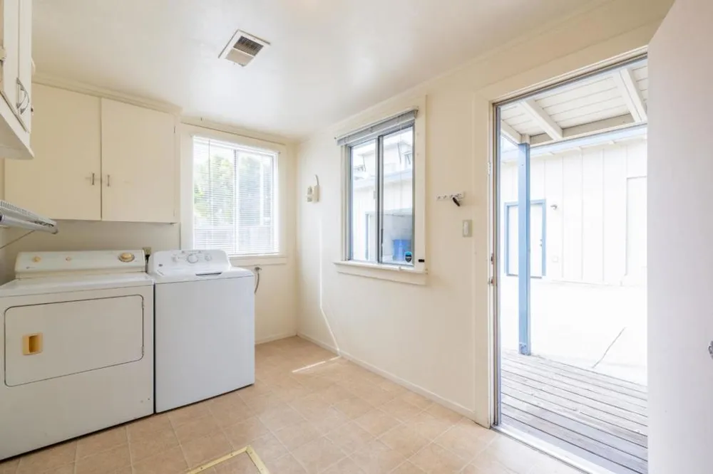 271 Foam Street Monterey, CA 93940