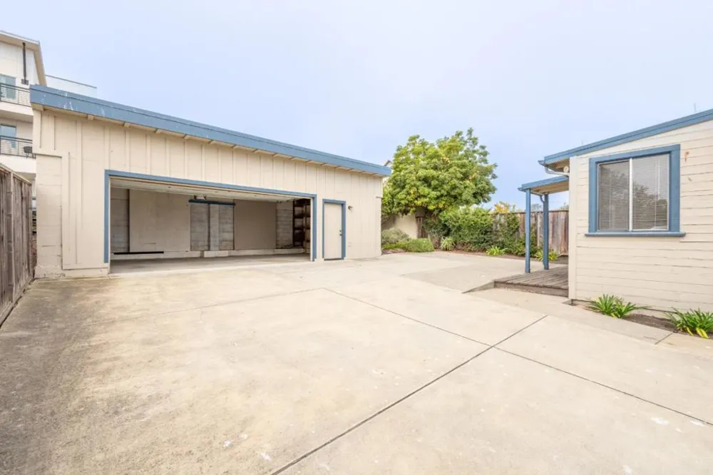 271 Foam Street Monterey, CA 93940
