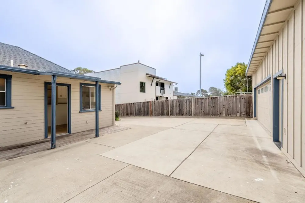 271 Foam Street Monterey, CA 93940