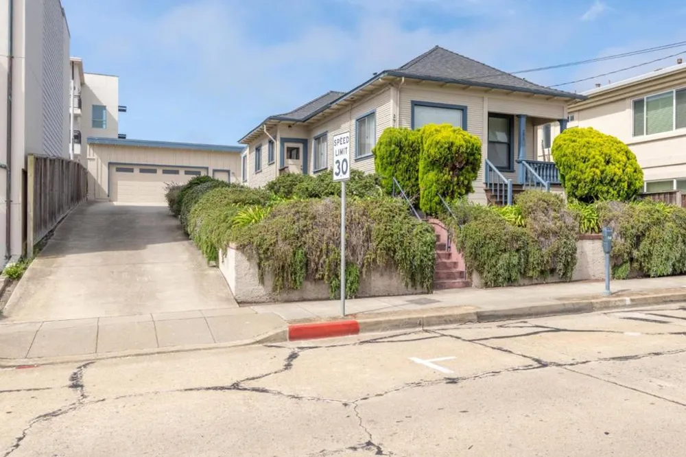 271 Foam Street Monterey, CA 93940