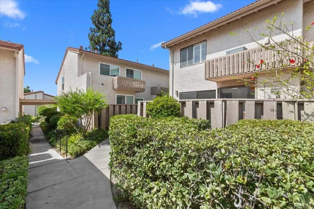 6860 Caminito Montanoso #8 San Diego, CA 92119
