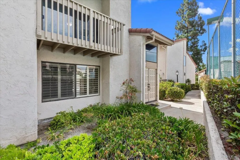 6860 Caminito Montanoso #8 San Diego, CA 92119