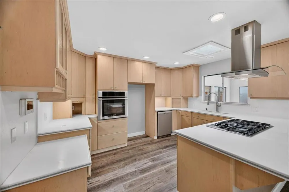654 La Mesa Drive Salinas, CA 93901