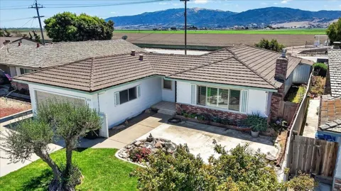 654 La Mesa Drive