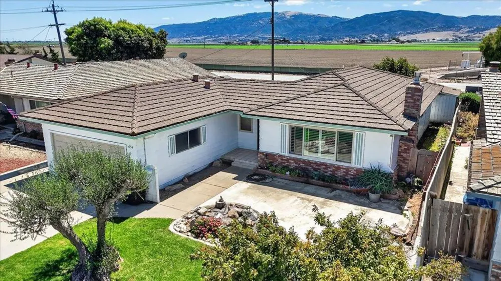 654 La Mesa Drive Salinas, CA 93901
