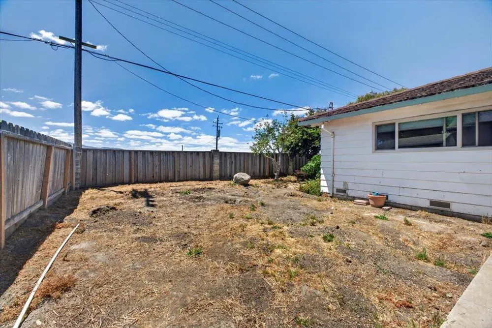 654 La Mesa Drive Salinas, CA 93901