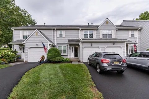 17 HERITAGE CT