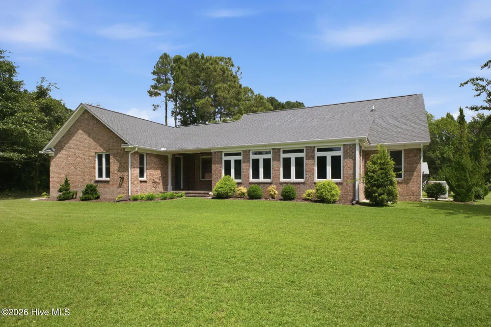 107 Silver Lake Court Swansboro, NC 28584