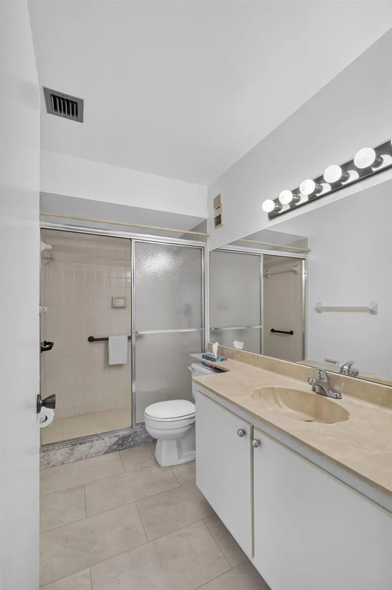 350 PRESTWICK CIRCLE #2 Palm Beach Gardens, FL 33418