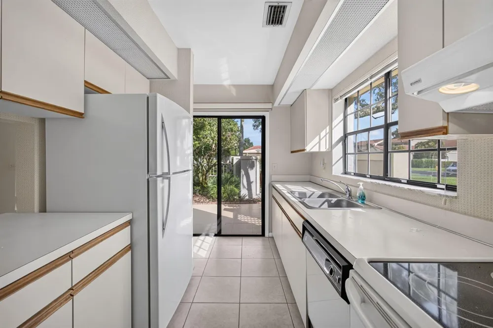 350 PRESTWICK CIRCLE #2 Palm Beach Gardens, FL 33418