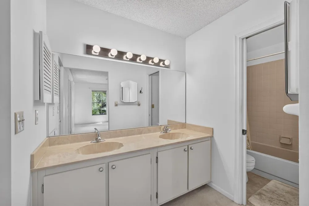 350 PRESTWICK CIRCLE #2 Palm Beach Gardens, FL 33418