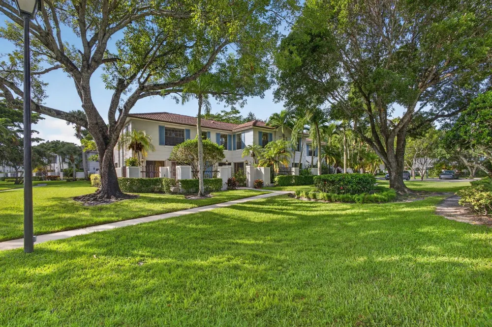 350 PRESTWICK CIRCLE #2 Palm Beach Gardens, FL 33418