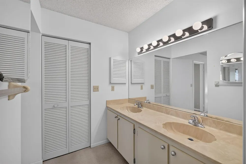 350 PRESTWICK CIRCLE #2 Palm Beach Gardens, FL 33418