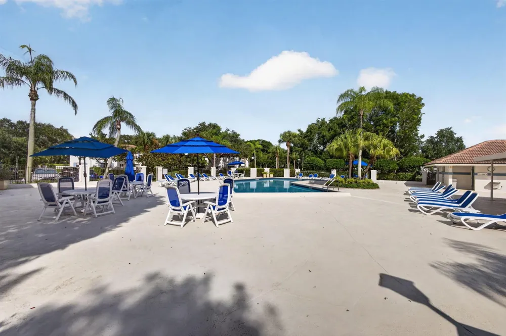 350 PRESTWICK CIRCLE #2 Palm Beach Gardens, FL 33418