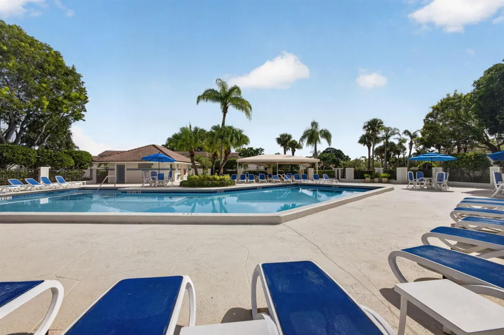 350 PRESTWICK CIRCLE #2 Palm Beach Gardens, FL 33418