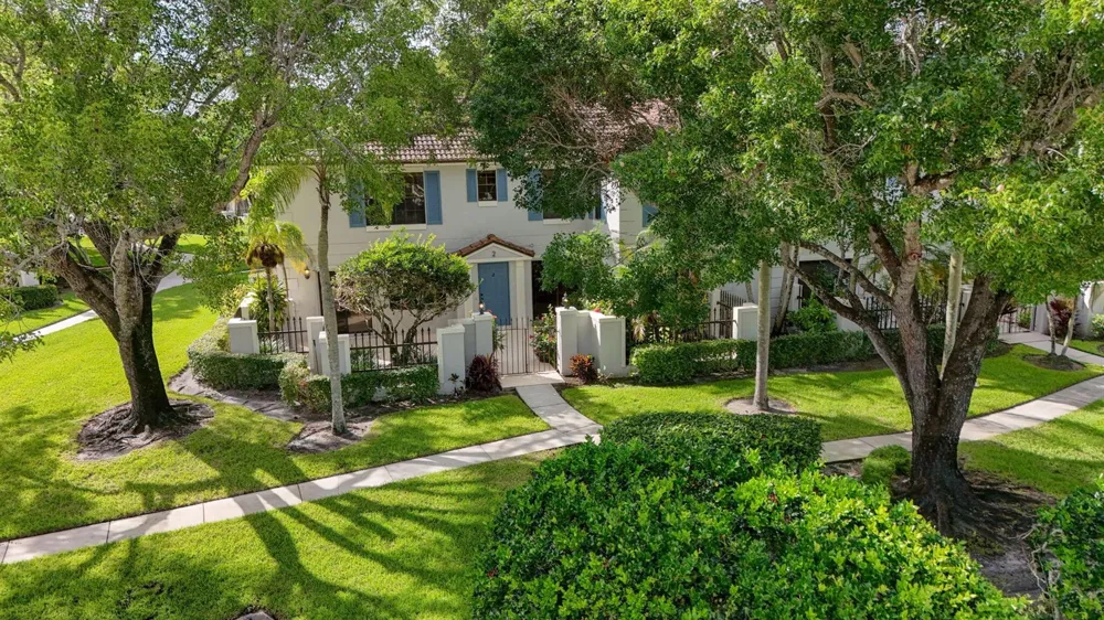350 PRESTWICK CIRCLE #2 Palm Beach Gardens, FL 33418