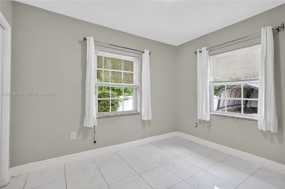 40 NW 68th St Miami, FL 33150