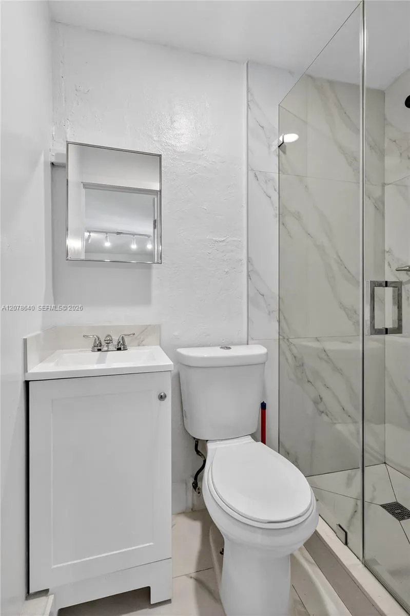 40 NW 68th St Miami, FL 33150