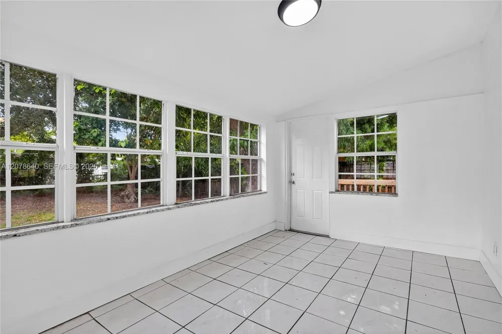 40 NW 68th St Miami, FL 33150