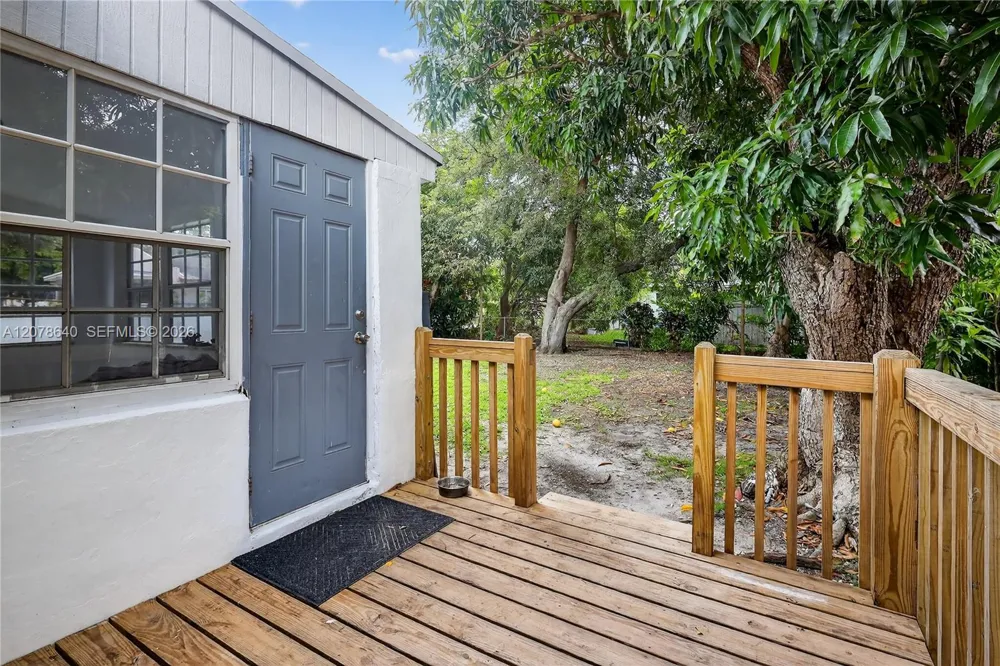 40 NW 68th St Miami, FL 33150